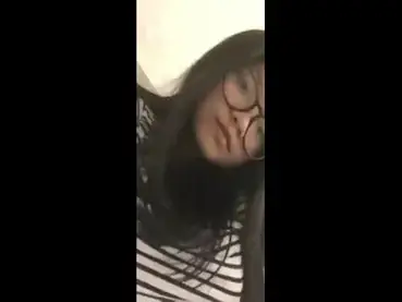 Dokumentasi Gadis Kacamata Cantik Live Kasur