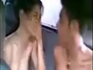 Gadis Cantik Pasrah Goyang Di Mobil Crot