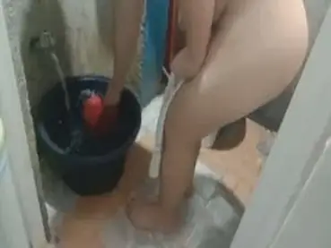 Gadis Cantik Pasrah Goyang Kasur Bareng Pacar Mandi
