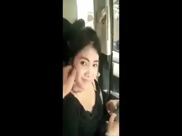 Gadis Cantik Pasrah Goyang Kasur Mobil Sepi