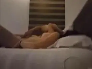 Gadis Cantik Pasrah Goyang Kasur Peraduan Hot