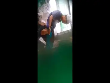 Gadis Cantik Pasrah Goyang Kasur Siang Hari