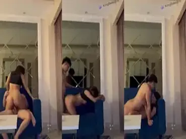 Gadis Nesya Cantik Pasrah Doggy Di Sofa Biru
