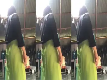 Kemesraan Sejoli Cantik Di Dapur Rumah