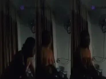 Mahasiswi Cantik Goyang Atas Kasur Sensor Smile