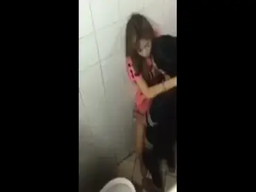Mahasiswi Cantik Pasrah Goyang Kasur Toilet