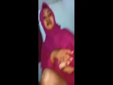 Ukhti Hijab Cantik Pasrah Goyang Atas Kasur