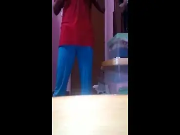 Ukhti Hijab Hitam Cantik Bersantai Di Kasur