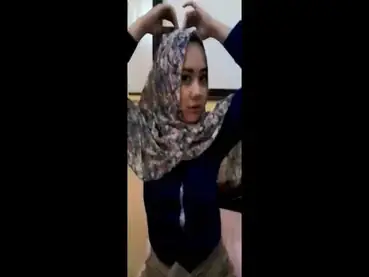 Ukhti Hijab Tante Cantik Pasrah Kasur Baju Biru